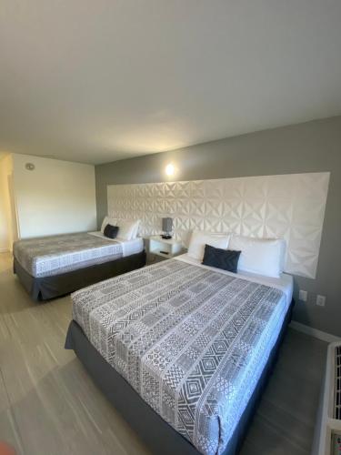 a bedroom with two beds in a room at A & S Vacation Rooms in Kissimmee