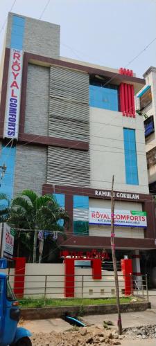 The Royal Comforts – Photos 2