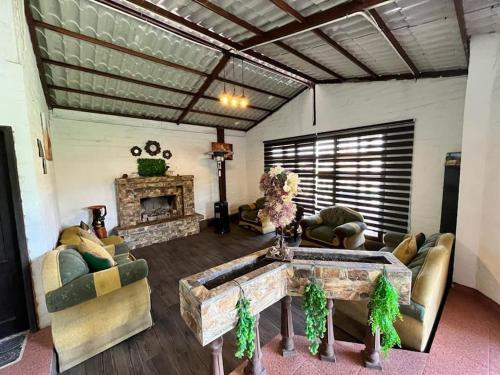 a living room with couches and a fireplace at Casa de campo con hermosa vista in Riobamba