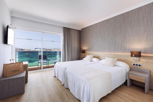Ein Bett oder Betten in einem Zimmer der Unterkunft Hotel Simbad Ibiza