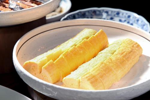 two pieces of bread in a bowl on a table at Daiwa Roynet Hotel Kobe Sannomiya in Kobe