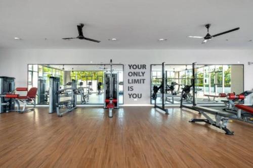 Fitness centrum a/nebo fitness zařízení v ubytování KLIA Homestay Apartment - 2 room