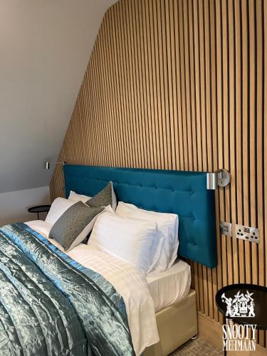 Кровать или кровати в номере The Boutique Hotel