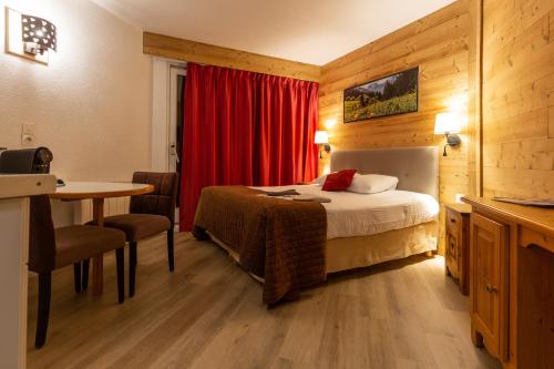 a hotel room with a bed and a desk and a table at Résidence Côté Chalet in Thonon-les-Bains
