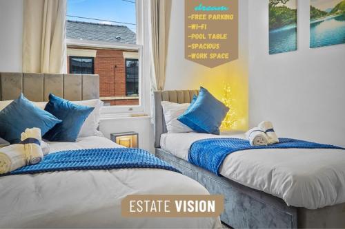 two beds sitting next to each other in a room at Preston Serviced Apartment - Estatevision in Preston