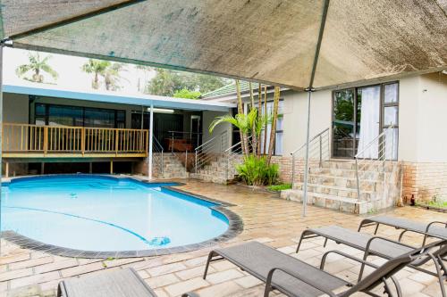Kolam renang di atau dekat dengan Sapphire Guesthouse