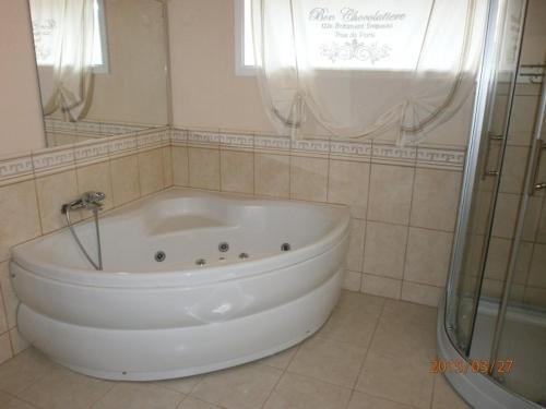 a white tub in a bathroom with a shower at Feriehus Voldstad in Syvde