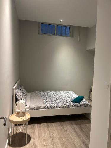 a small bedroom with a bed and a chair at Zena Park in Odivelas