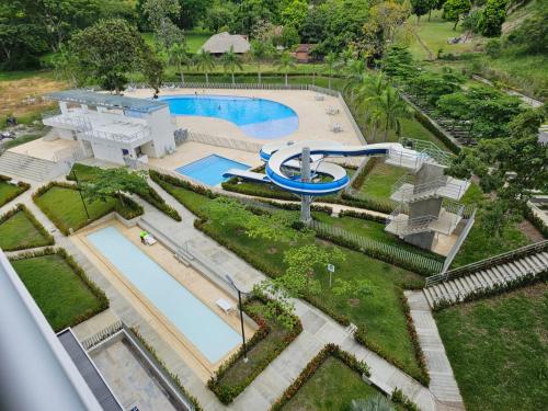 an aerial view of a pool with a water park at Espectacular apartamento en santa fe de antioquia cerca al parque de lujo nuevo in Santa Fe de Antioquia