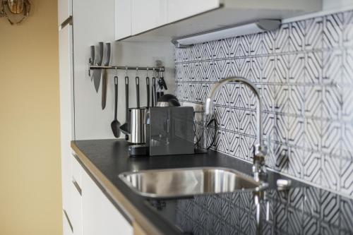 a kitchen counter with a sink and a microwave at Modern Living Apartments Vienna, 15 min to center in Vienna