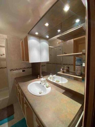 Photo de la galerie de l'établissement Grand Appartement pour famille, à Rosny-sous-Bois