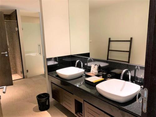 Et badeværelse på Olive 1 Bedroom Beachfront