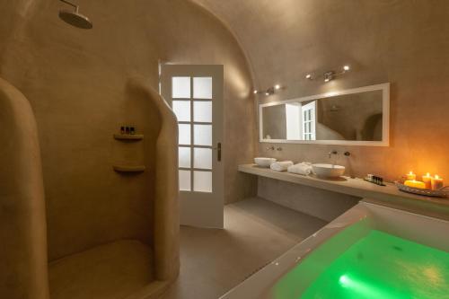 Gallery image of Thirea Suites in Oia
