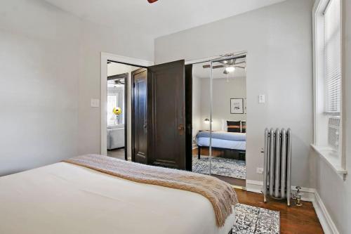 a bedroom with a large bed and a mirror at 1BR Homey Apt in Irving Park - Troy 2 in Chicago