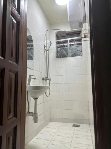 Vonios kambarys apgyvendinimo įstaigoje Z&J Real Estate Apartments Kira K’la Uganda