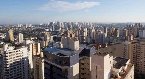 an aerial view of a city with tall buildings at FLAT LUXO PREMIUM - Londrina Flat Hotel - 43m² #garagemgrátis in Londrina