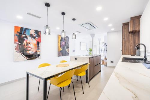 Lux Center 5-C Deluxe Beach Apartment-Old Town