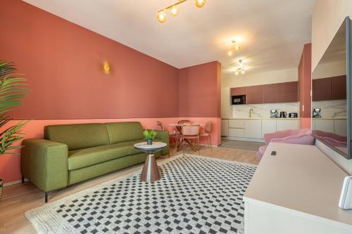 Luxury condo w balcony next to Andrassy road 1067 Budapest, 70 Csengery utca kép - 3