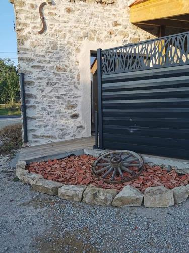 Gambar di galeri bagi gîte avec jacuzzi Le carinu di Landeronde