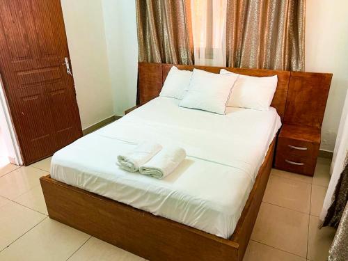 a bedroom with a bed with two towels on it at Résidences KZOTOOL Ouaga in Ouagadougou