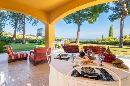a patio with a table with food on it at Tra gli Alberi e il Mare in Sirolo