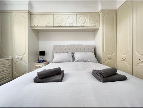 a bedroom with a white bed with two pillows on it at Kings Cross Two-Bedroom Apartment for 5 Guests Near Tube伦敦 in London