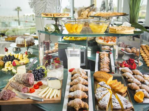 a buffet filled with lots of different types of food at Hotel Michelangelo in Riccione