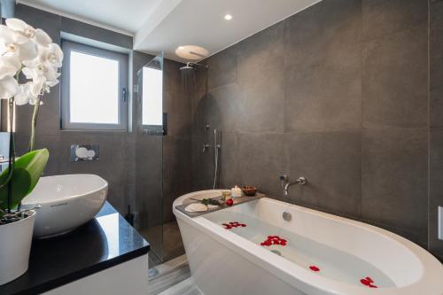 Elegant Suite - Acropolis