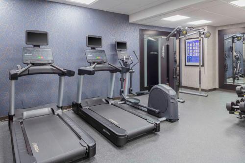 a gym with cardio equipment in a hospital room at Hampton Inn Conyers in Conyers