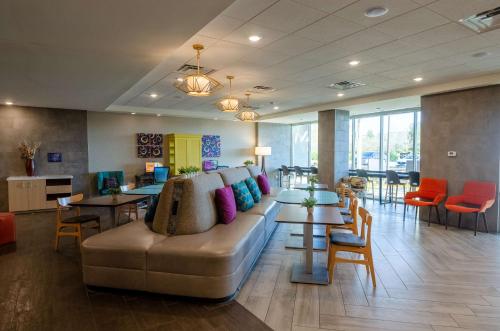 Posezení v ubytování Home2 Suites By Hilton Atlanta Camp Creek Parkway, Ga