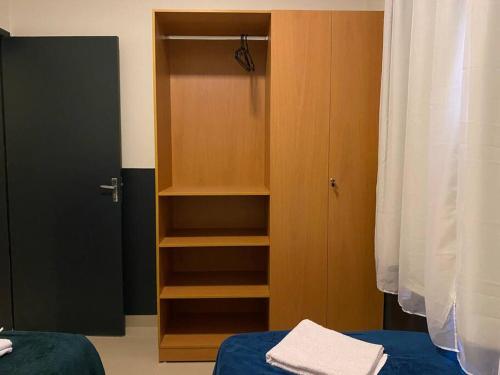 سرير أو أسرّة في غرفة في AP 102-B San Pietro - Térreo