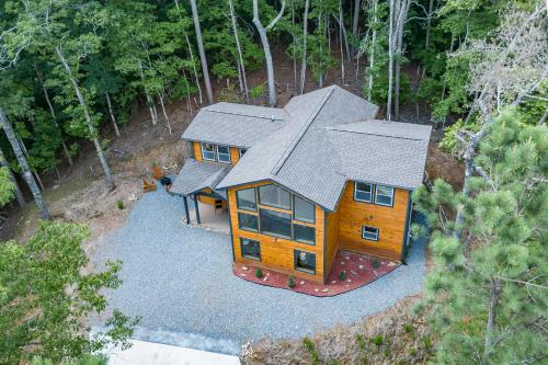 an overhead view of a house in the woods at Cozy cabin in Ellijay, near Blue Ridge ! in Ellijay