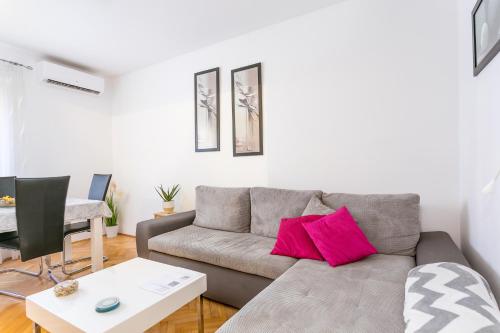 Apartments with WiFi Split - 21804