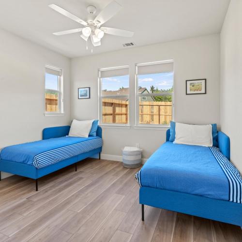 a bedroom with two beds and a ceiling fan at Newly Built Murphys Modern Retreat in Murphys