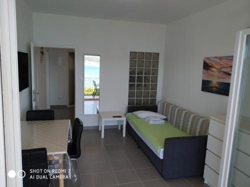 Posteľ alebo postele v izbe v ubytovaní Apartments by the sea Kuciste - Perna, Peljesac - 4544