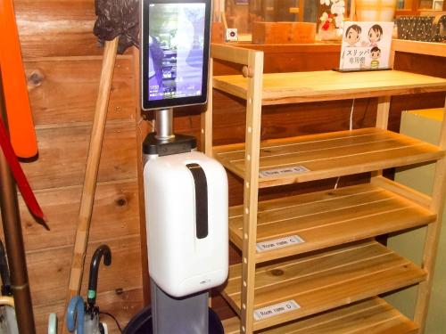 a video game machine in a room with wooden shelves at Minamitsuru-gun - Hotel / Vacation STAY 45545 in Yamanakako
