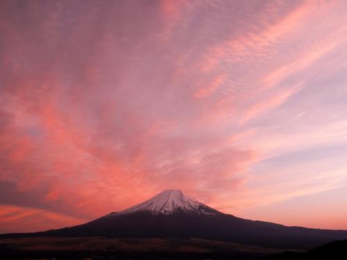 a mountain under a cloudy sky at sunset at Minamitsuru-gun - Hotel / Vacation STAY 45535 in Yamanakako