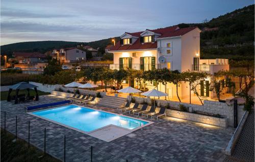 Lovely Home In Dicmo Prisoje
