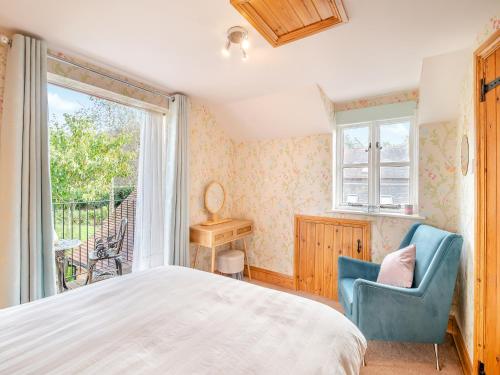 a bedroom with a bed and a window at Tidnor Cross Mews in Hampton Bishop