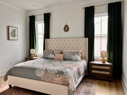 Ένα ή περισσότερα κρεβάτια σε δωμάτιο στο Osprey -Luxury 3BDR Beach House