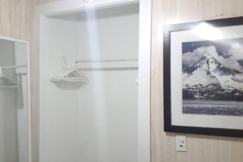 una foto de una montaña cubierta de nieve en una pared en Relaxing Riverside Getaway with a Cozy Fireplace, en Bancroft
