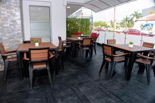 a row of tables and chairs in a restaurant at Hotel B`Quin Plaza Cúcuta in Cúcuta