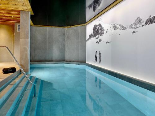 Hồ bơi trong/gần Chalet de luxe avec piscine, spa et garage - 6 ch, 10 pers - Courchevel 1550 - FR-1-575-193