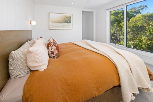 מיטה או מיטות בחדר ב-Palm Springs Hideaway