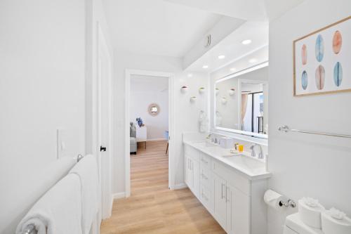 Beautiful Ocean View Condo, Near Beach with Free Parking_3