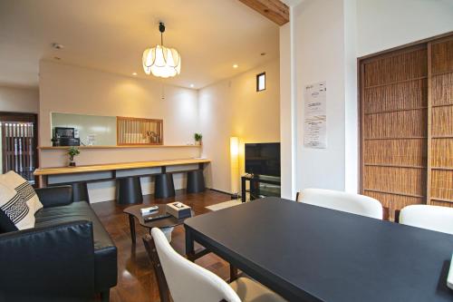 a living room with a table and chairs at -粉浜飛鳥- 和風ヴィラ 玉出駅 in Osaka
