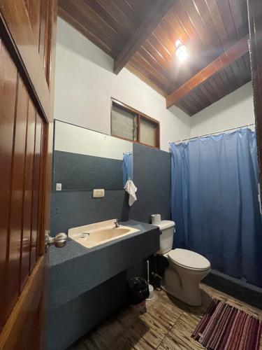a bathroom with a sink and a toilet at #3 Cabina Rústica para 2 personas en Paquera in Paquera