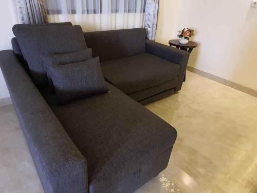 a living room with a couch and a table at Hotel Daily Inn Bandung in Bandung