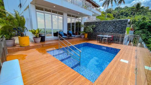 a swimming pool in the middle of a house at Caliraya Heights Resorts and Events Place in Halang