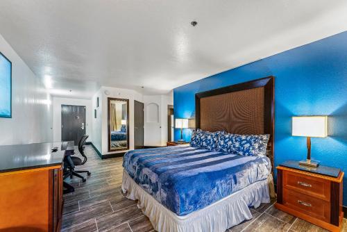 a blue bedroom with a bed and a desk at Tempe Corner Apartment Studio King bed in Tempe